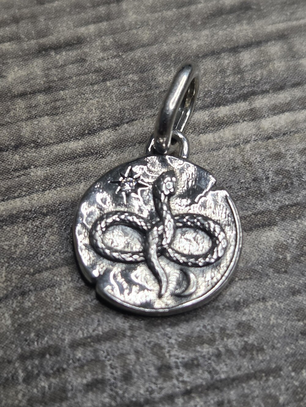 Authentic Pandora Infinity Snake Medallion CharmSterling silver